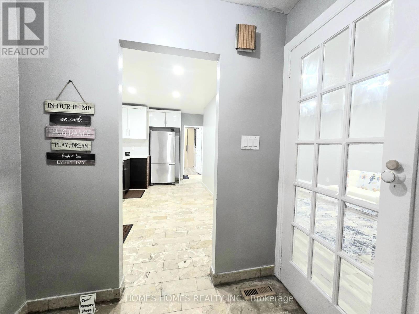 65 Elnathan Crescent, Toronto, Ontario  M9L 2G2 - Photo 3 - W12443620