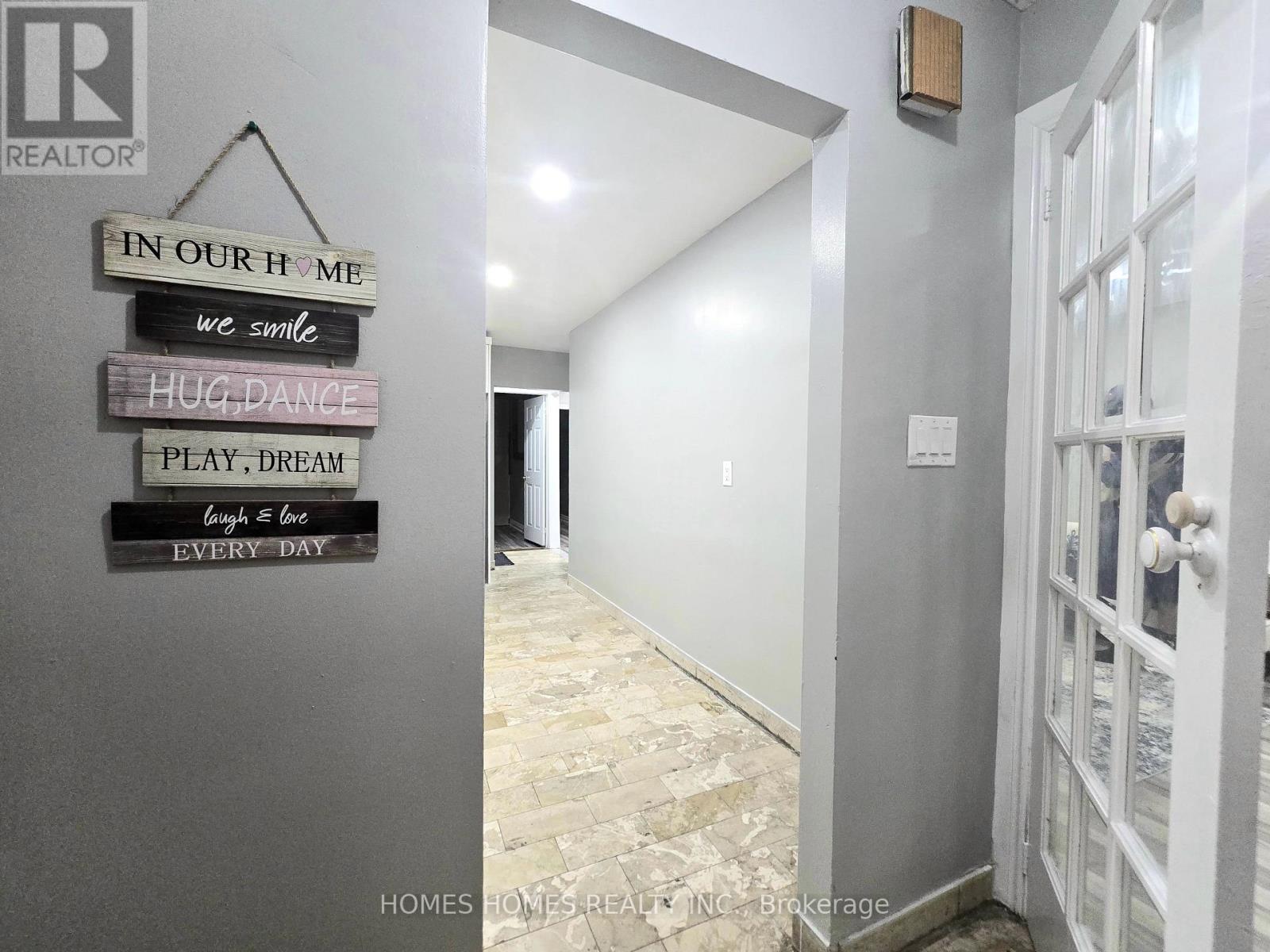 65 Elnathan Crescent, Toronto, Ontario  M9L 2G2 - Photo 5 - W12443620