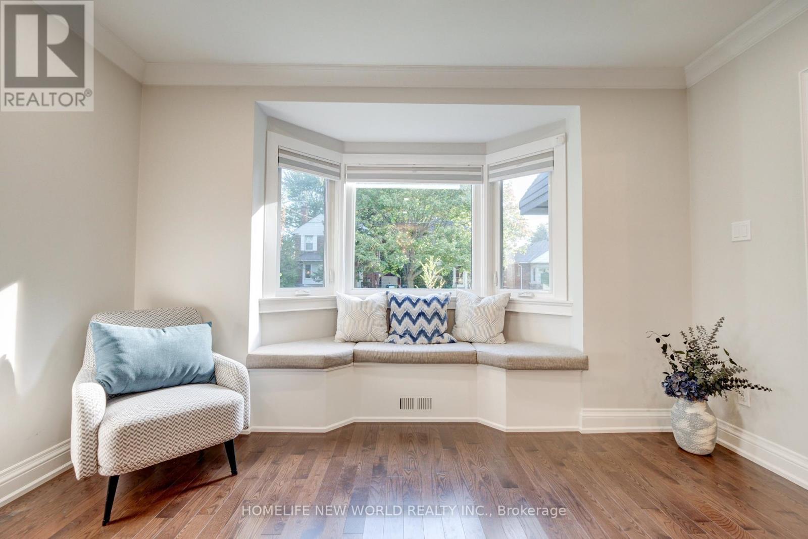 42 Eleventh Street N, Toronto (New Toronto), Ontario  M8V 3G3 - Photo 11 - W12443625