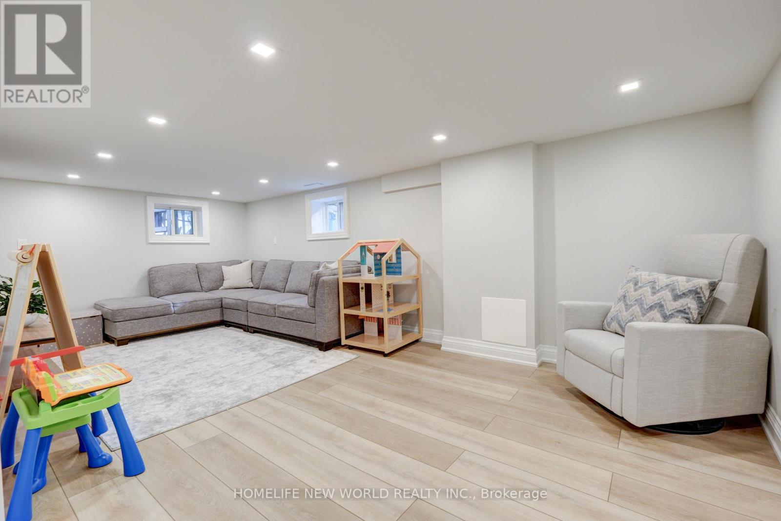 42 Eleventh Street N, Toronto (New Toronto), Ontario  M8V 3G3 - Photo 14 - W12443625