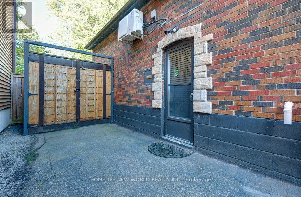 42 Eleventh Street N, Toronto (New Toronto), Ontario  M8V 3G3 - Photo 21 - W12443625