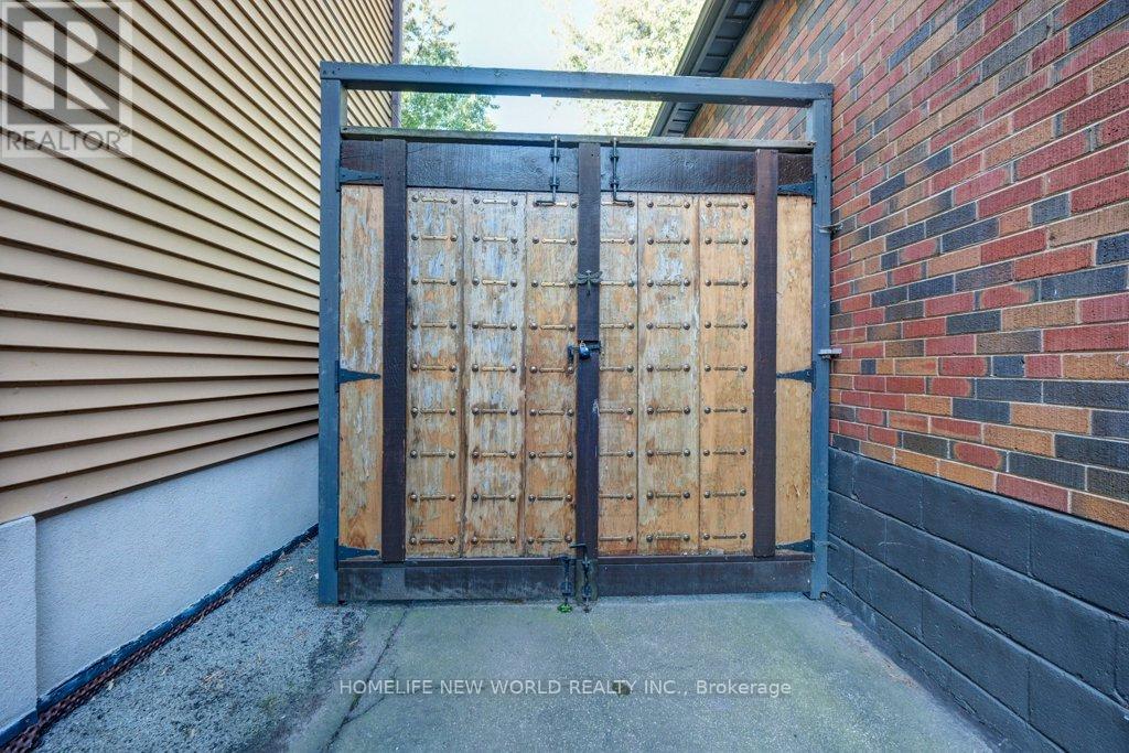 42 Eleventh Street N, Toronto (New Toronto), Ontario  M8V 3G3 - Photo 22 - W12443625