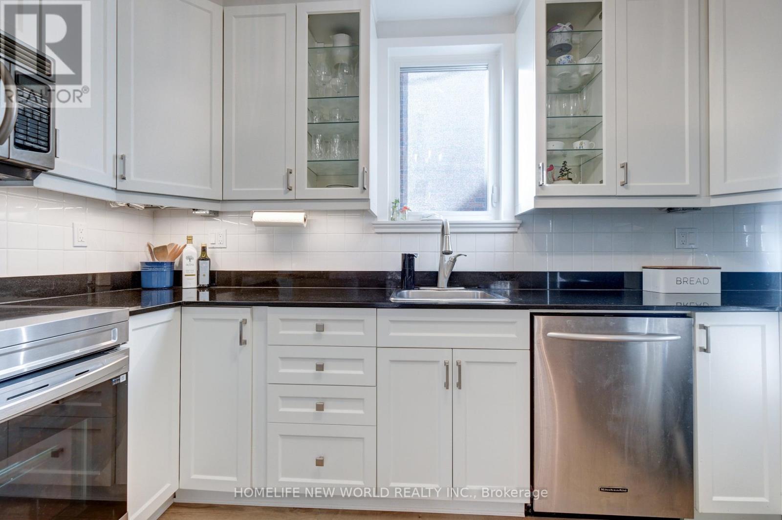 42 Eleventh Street N, Toronto (New Toronto), Ontario  M8V 3G3 - Photo 5 - W12443625