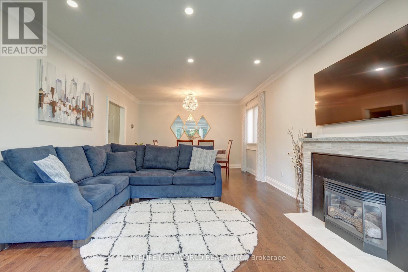 42 Eleventh Street N, Toronto (New Toronto), Ontario  M8V 3G3 - Photo 8 - W12443625
