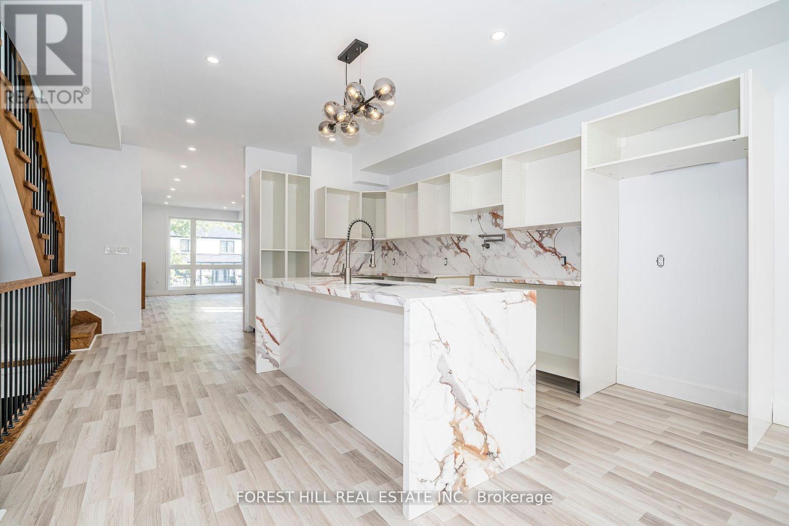 19 Simpson Avenue, Toronto (Mimico), Ontario  M8Z 1C9 - Photo 12 - W12443636