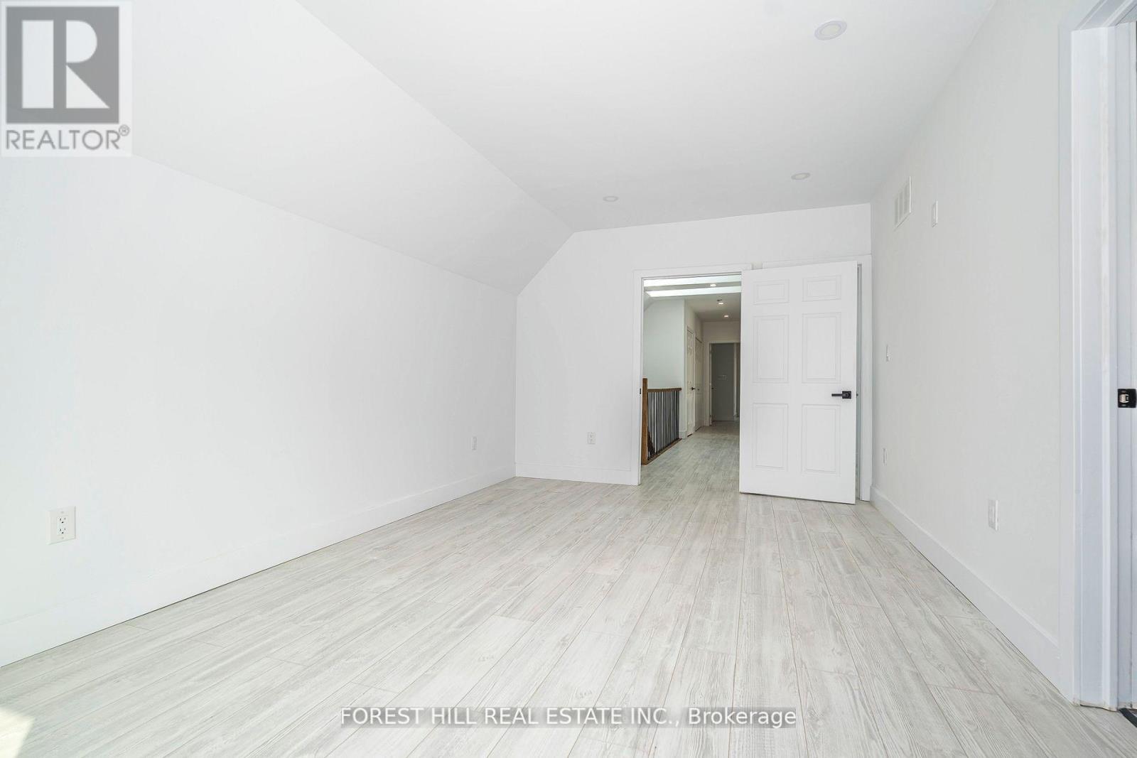 19 Simpson Avenue, Toronto (Mimico), Ontario  M8Z 1C9 - Photo 22 - W12443636