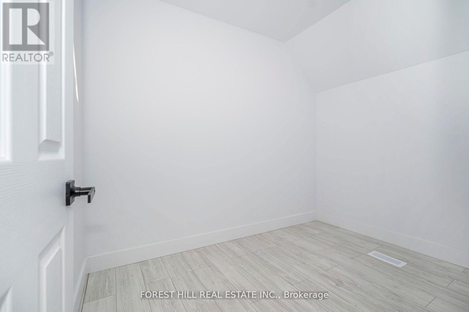 19 Simpson Avenue, Toronto (Mimico), Ontario  M8Z 1C9 - Photo 25 - W12443636