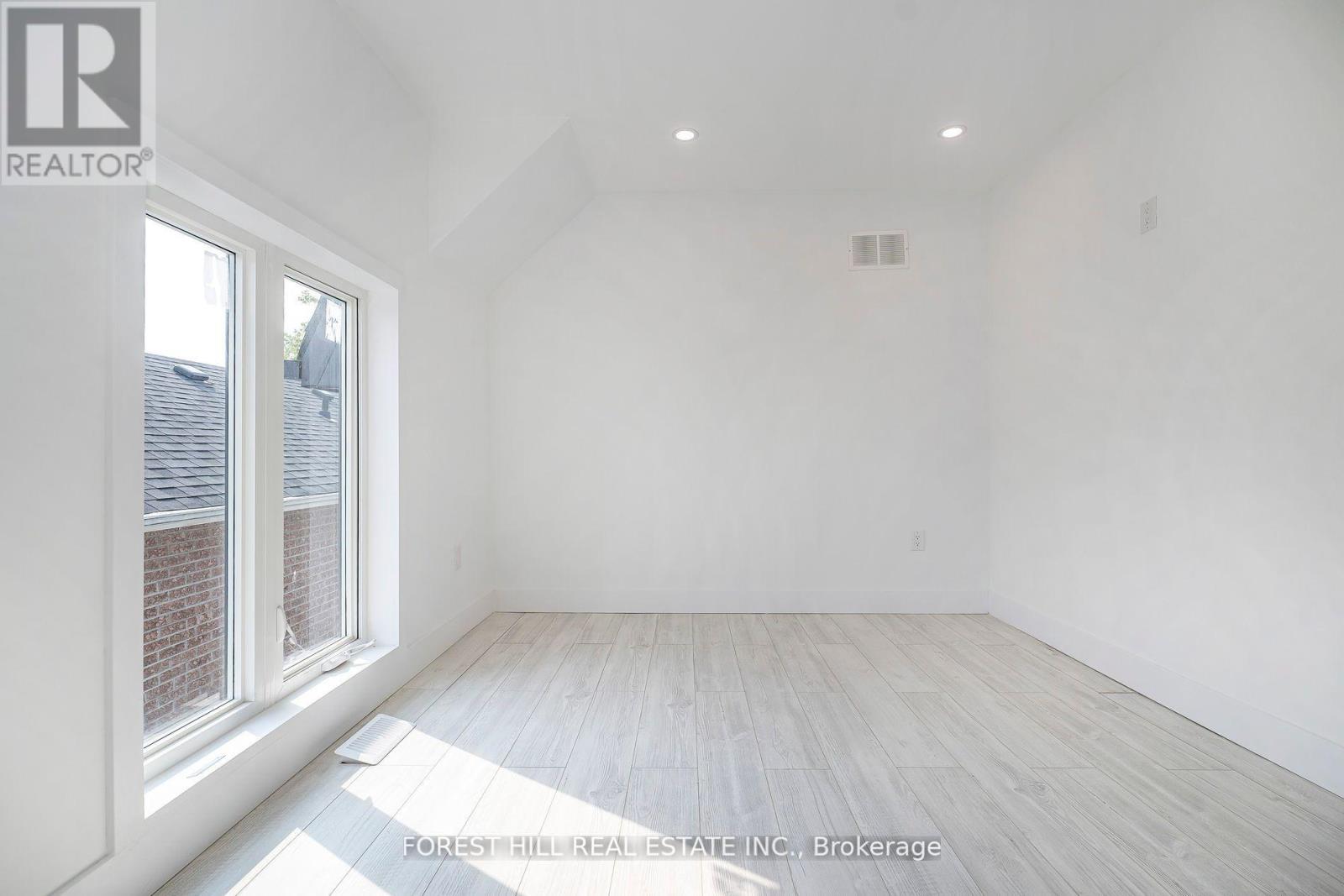 19 Simpson Avenue, Toronto (Mimico), Ontario  M8Z 1C9 - Photo 27 - W12443636