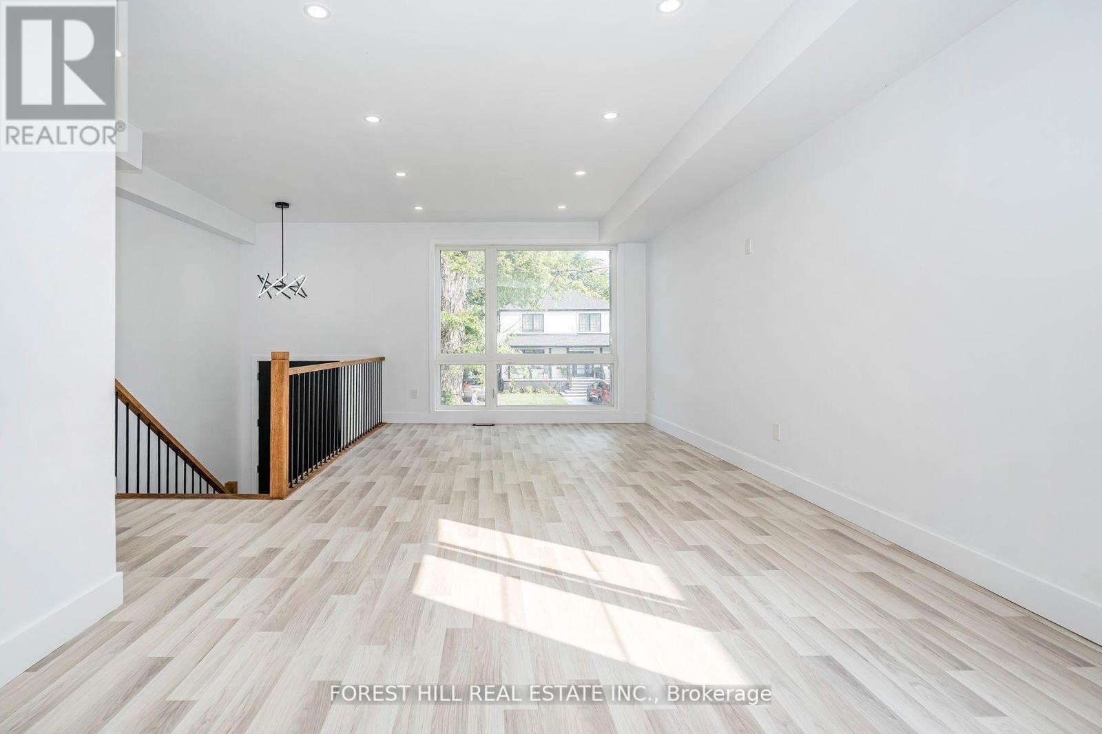 19 Simpson Avenue, Toronto (Mimico), Ontario  M8Z 1C9 - Photo 5 - W12443636