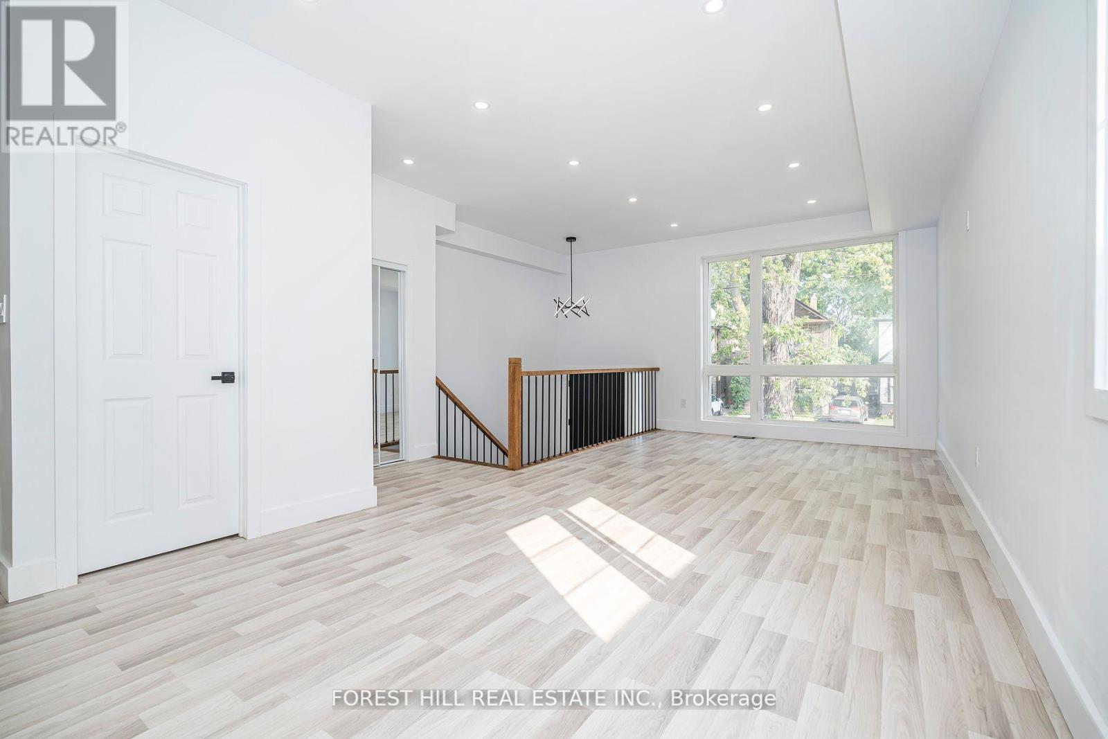 19 Simpson Avenue, Toronto (Mimico), Ontario  M8Z 1C9 - Photo 6 - W12443636