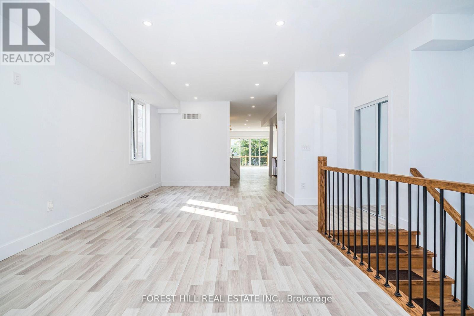 19 Simpson Avenue, Toronto (Mimico), Ontario  M8Z 1C9 - Photo 7 - W12443636