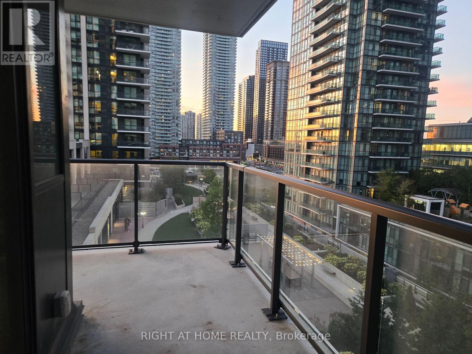 815 - 4055 Parkside Village Drive, Mississauga, Ontario  L5B 0K8 - Photo 9 - W12443637