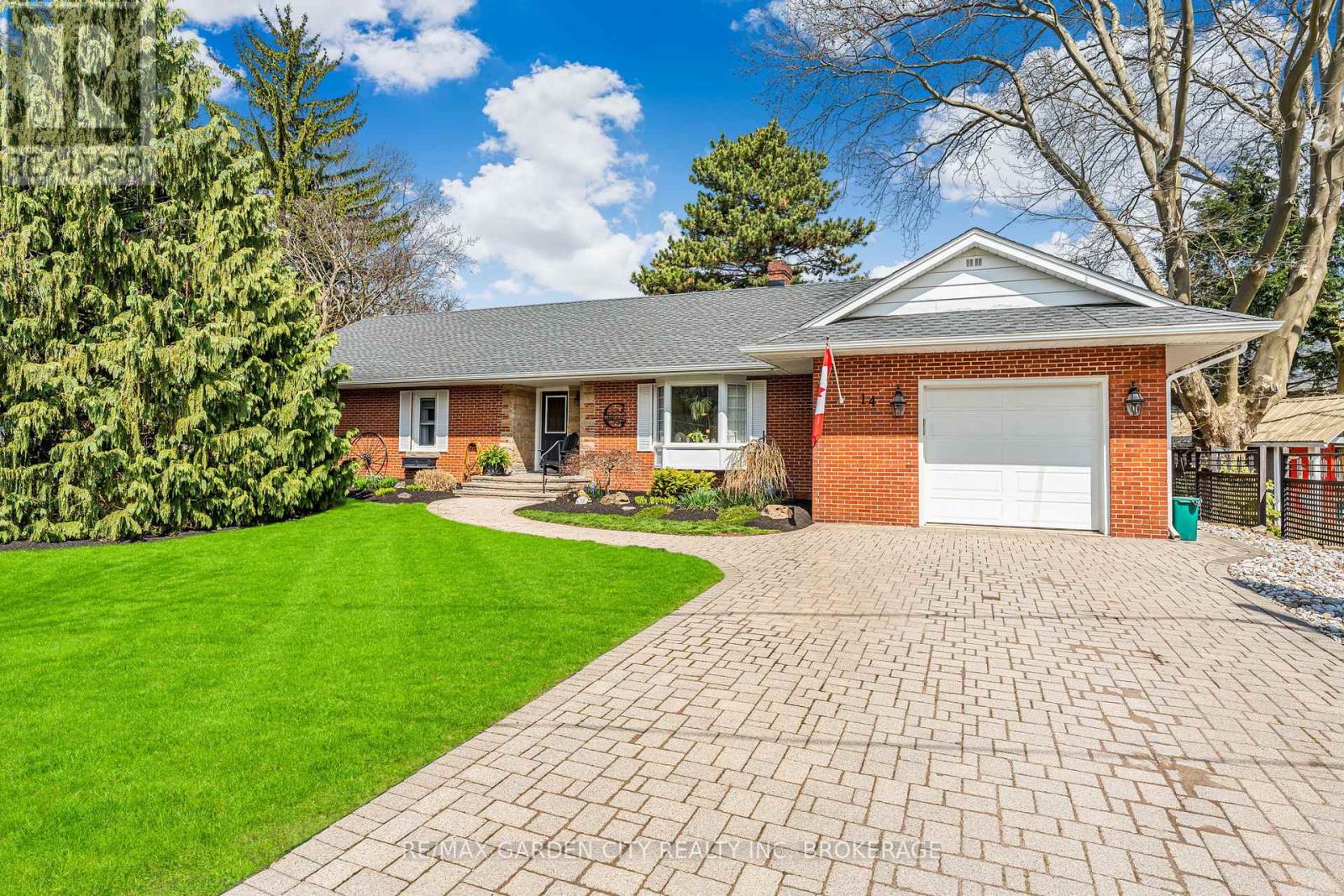 14 Peachtree Parkway, Pelham (Fonthill), Ontario  L0S 1E0 - Photo 1 - X12443665