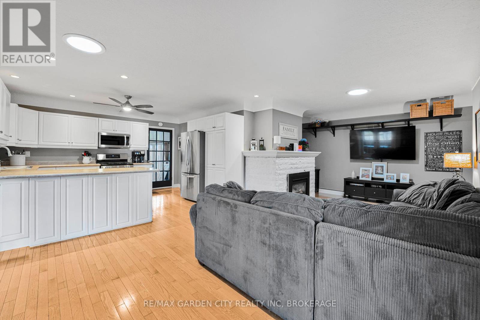 14 Peachtree Parkway, Pelham (Fonthill), Ontario  L0S 1E0 - Photo 12 - X12443665