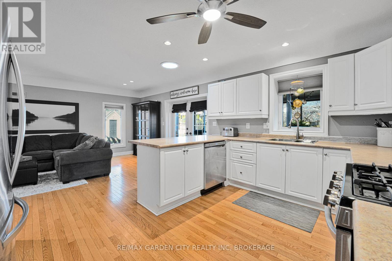 14 Peachtree Parkway, Pelham (Fonthill), Ontario  L0S 1E0 - Photo 14 - X12443665
