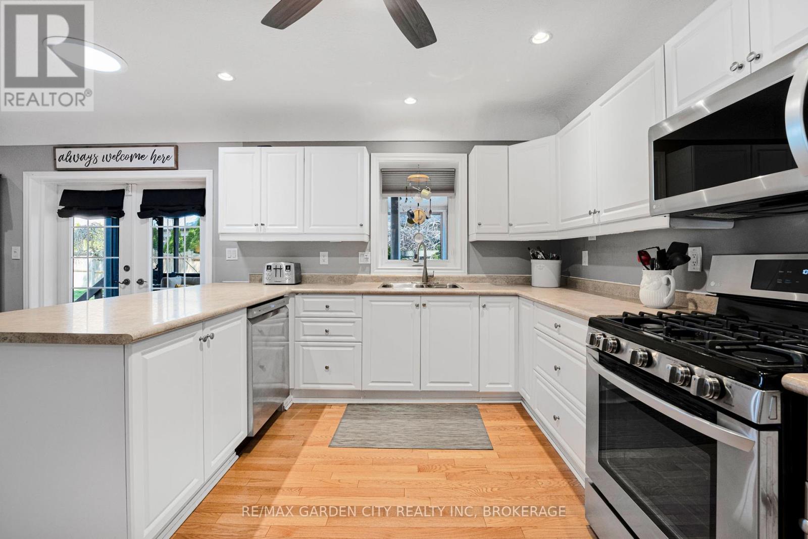 14 Peachtree Parkway, Pelham (Fonthill), Ontario  L0S 1E0 - Photo 15 - X12443665