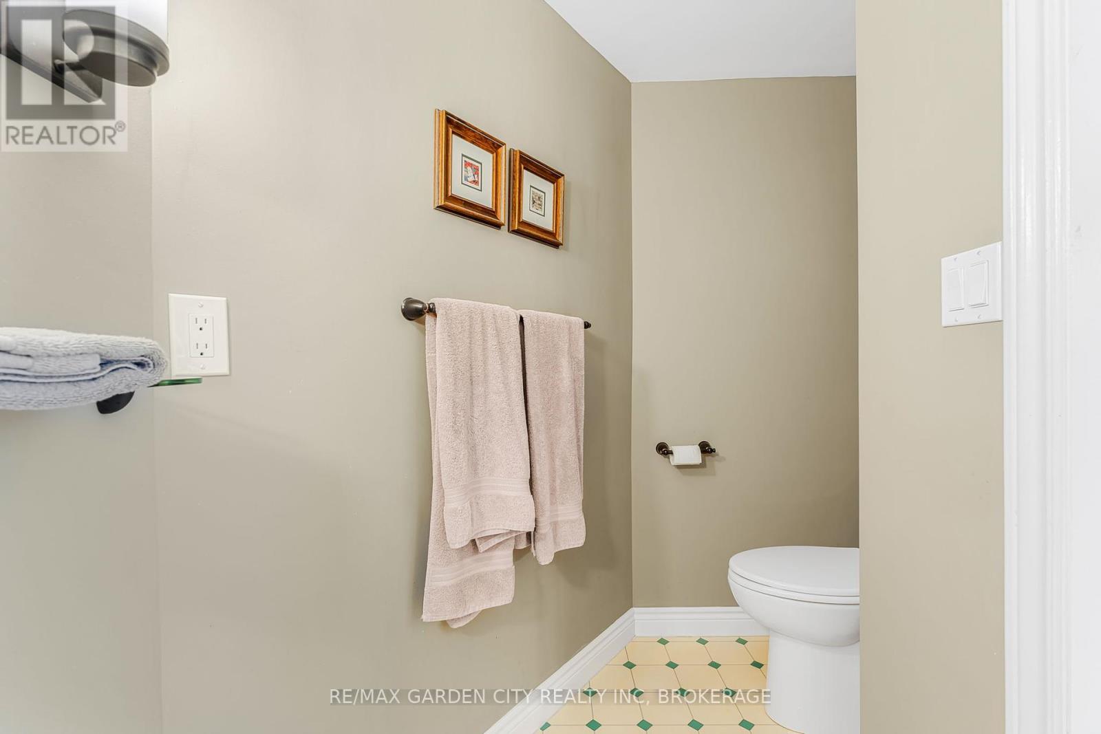 14 Peachtree Parkway, Pelham (Fonthill), Ontario  L0S 1E0 - Photo 18 - X12443665