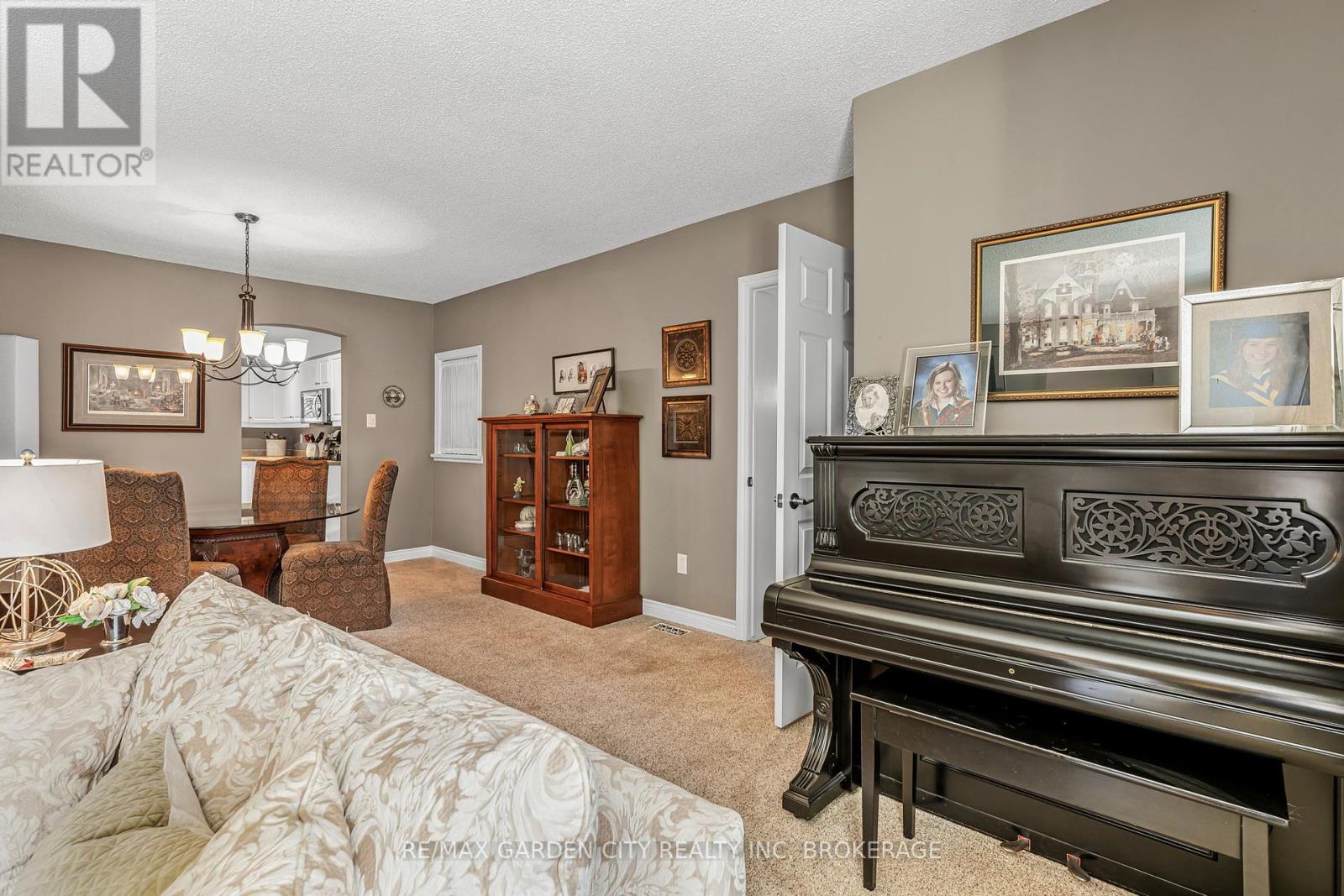 14 Peachtree Parkway, Pelham (Fonthill), Ontario  L0S 1E0 - Photo 19 - X12443665