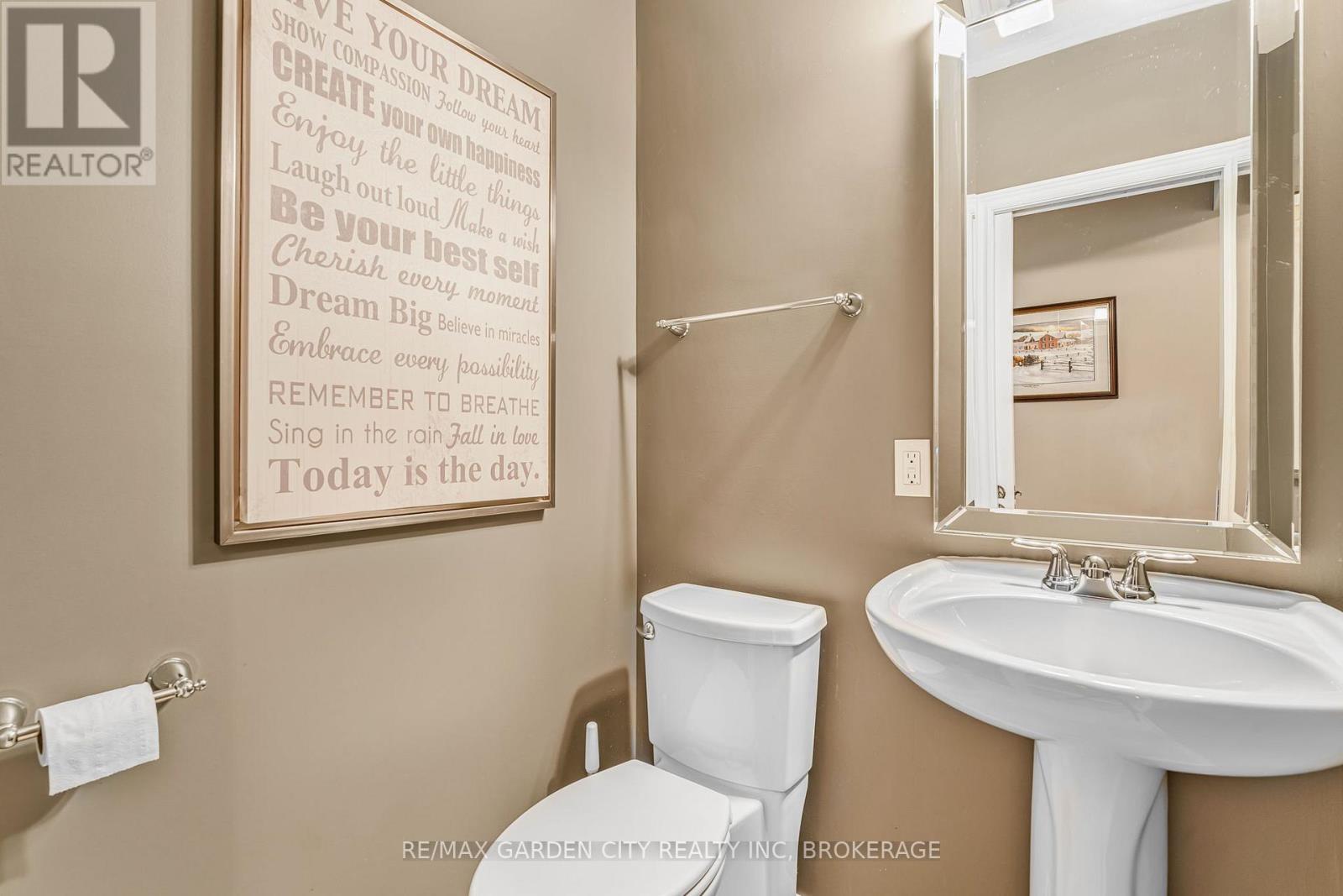 14 Peachtree Parkway, Pelham (Fonthill), Ontario  L0S 1E0 - Photo 20 - X12443665