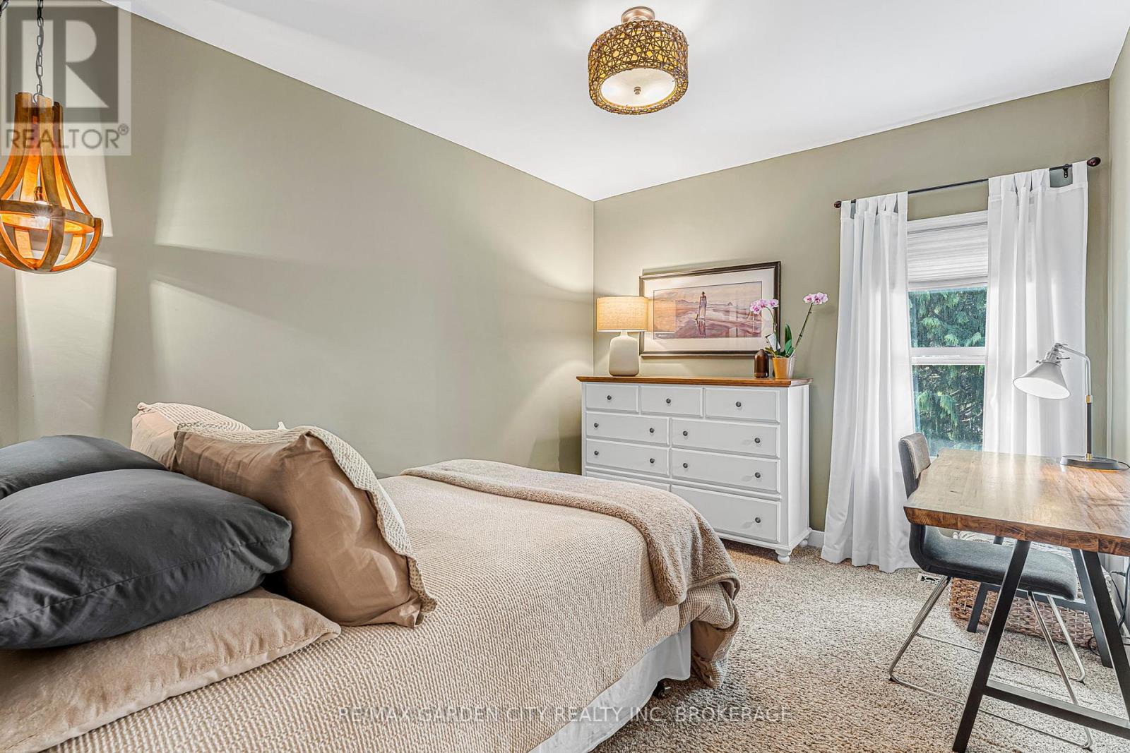 14 Peachtree Parkway, Pelham (Fonthill), Ontario  L0S 1E0 - Photo 22 - X12443665