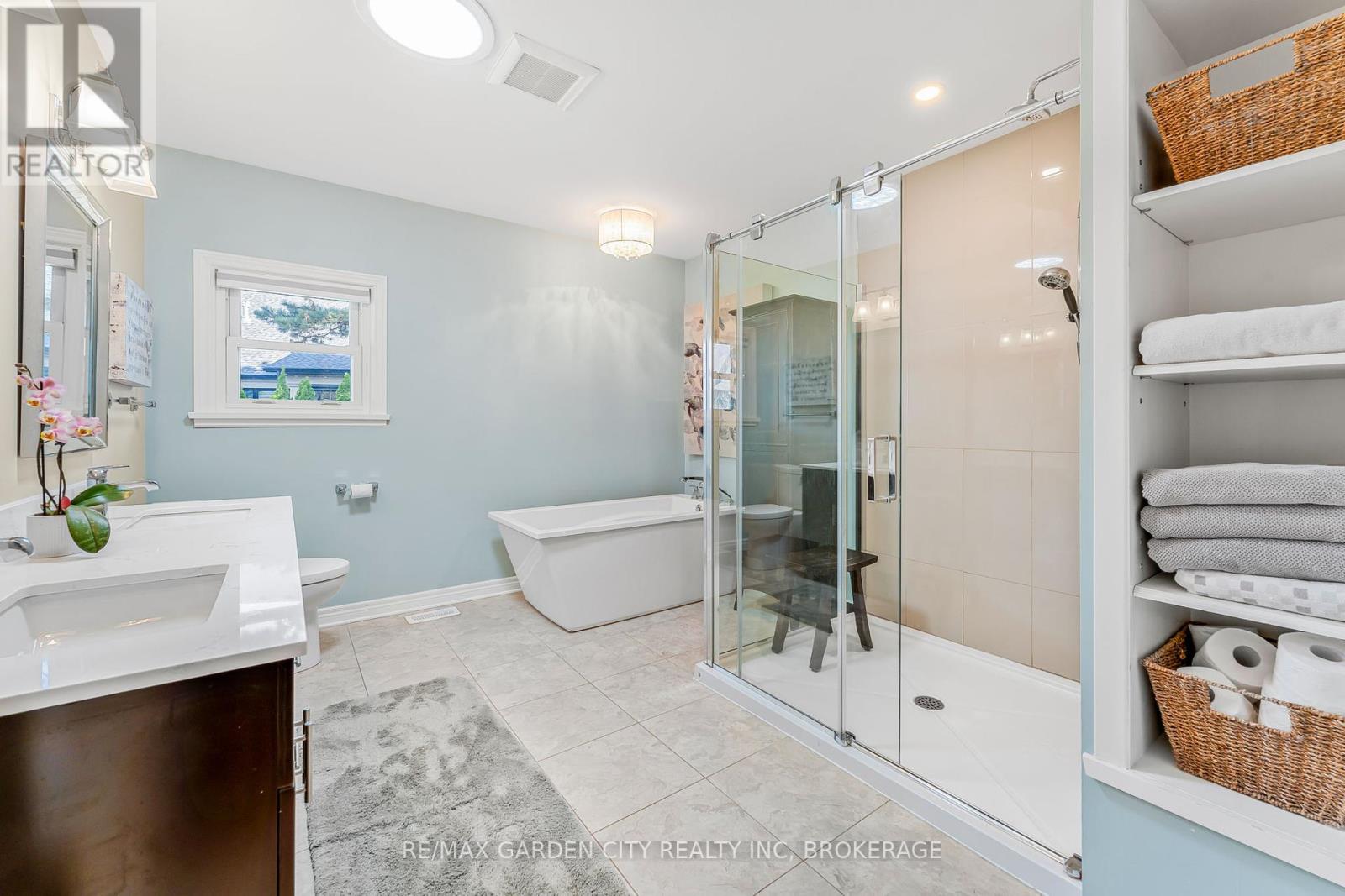 14 Peachtree Parkway, Pelham (Fonthill), Ontario  L0S 1E0 - Photo 24 - X12443665