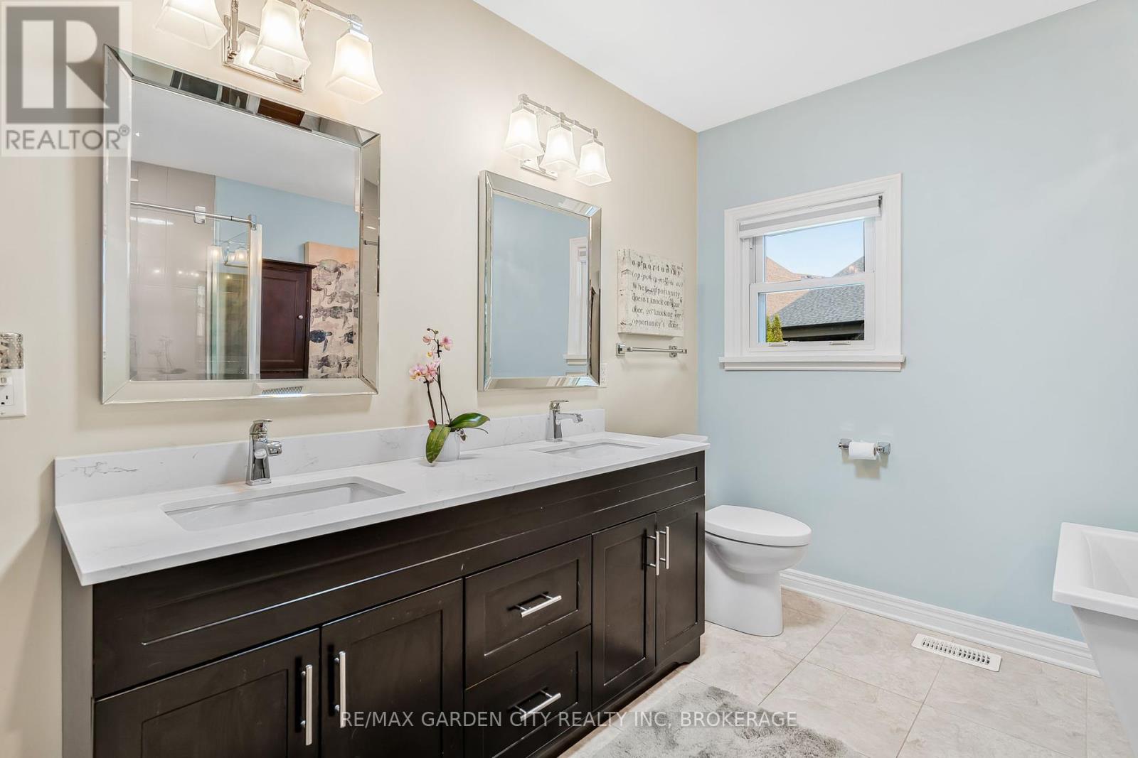 14 Peachtree Parkway, Pelham (Fonthill), Ontario  L0S 1E0 - Photo 25 - X12443665