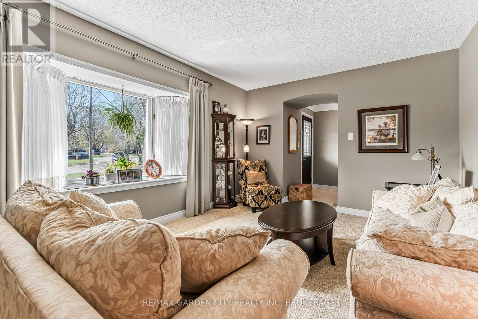 14 Peachtree Parkway, Pelham (Fonthill), Ontario  L0S 1E0 - Photo 5 - X12443665