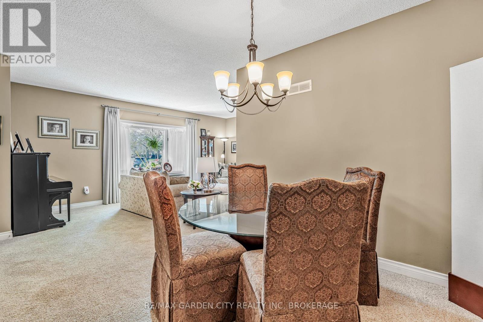 14 Peachtree Parkway, Pelham (Fonthill), Ontario  L0S 1E0 - Photo 7 - X12443665