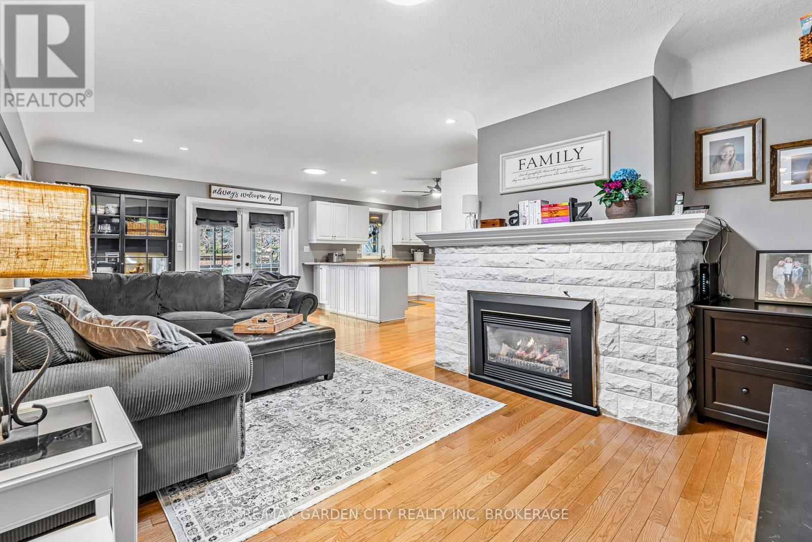 14 Peachtree Parkway, Pelham (Fonthill), Ontario  L0S 1E0 - Photo 8 - X12443665