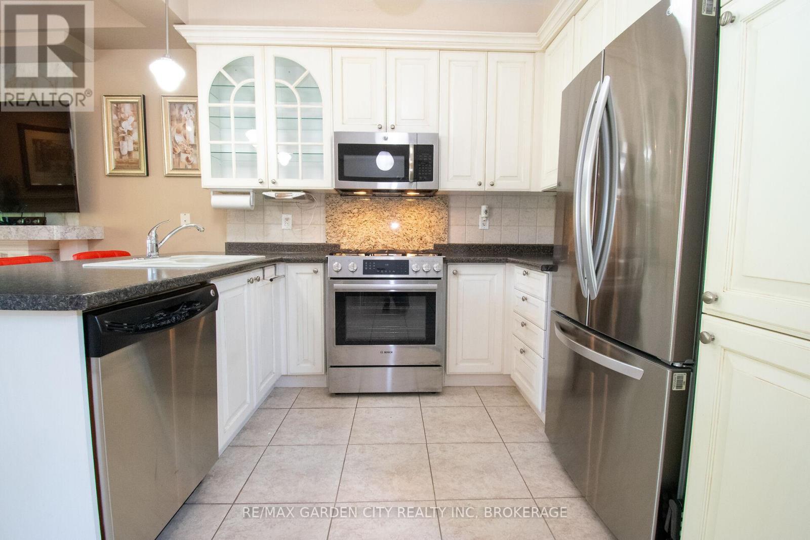 421 Queenston Street, St. Catharines (E. Chester), Ontario  L2P 2Y3 - Photo 11 - X12443698
