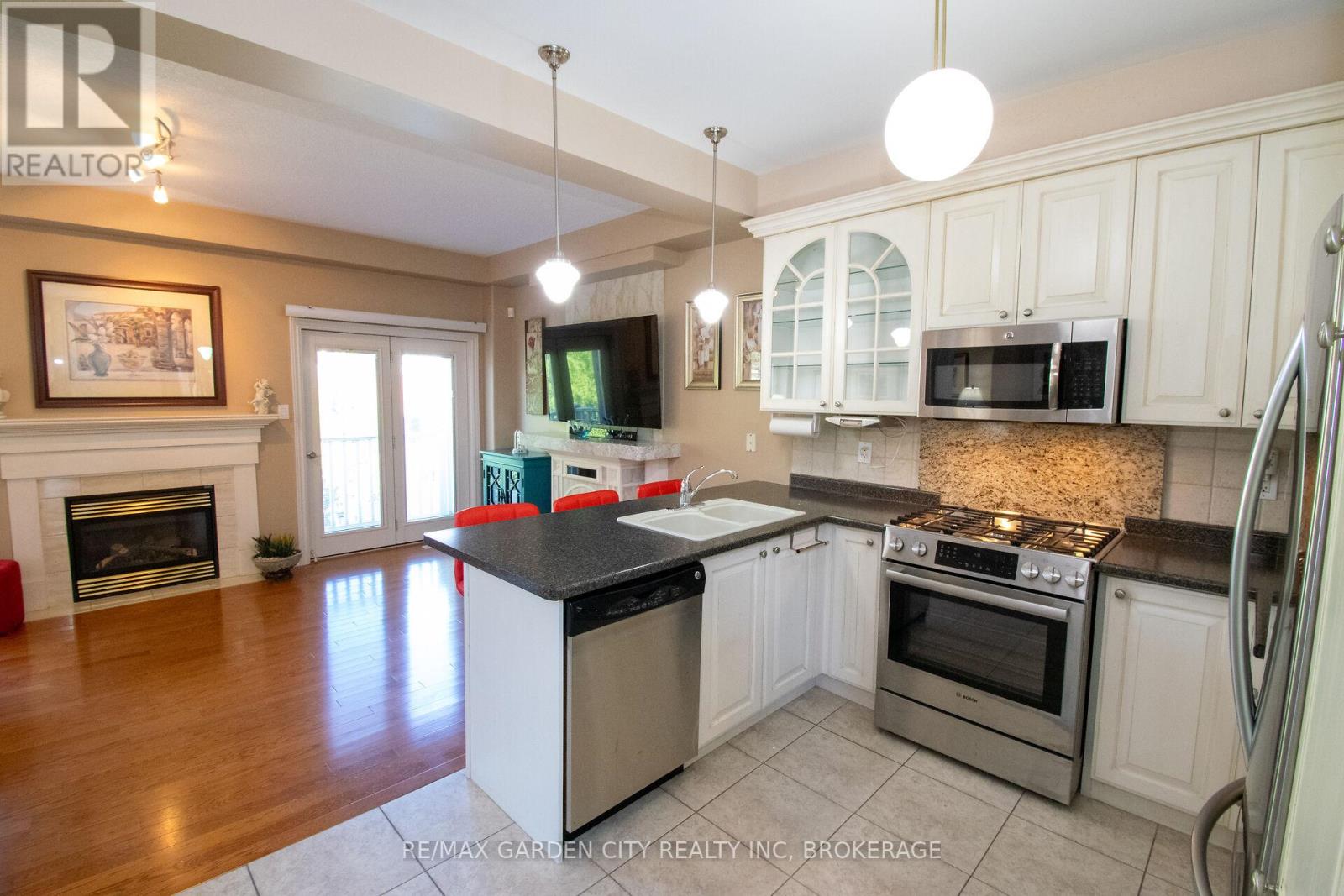 421 Queenston Street, St. Catharines (E. Chester), Ontario  L2P 2Y3 - Photo 12 - X12443698