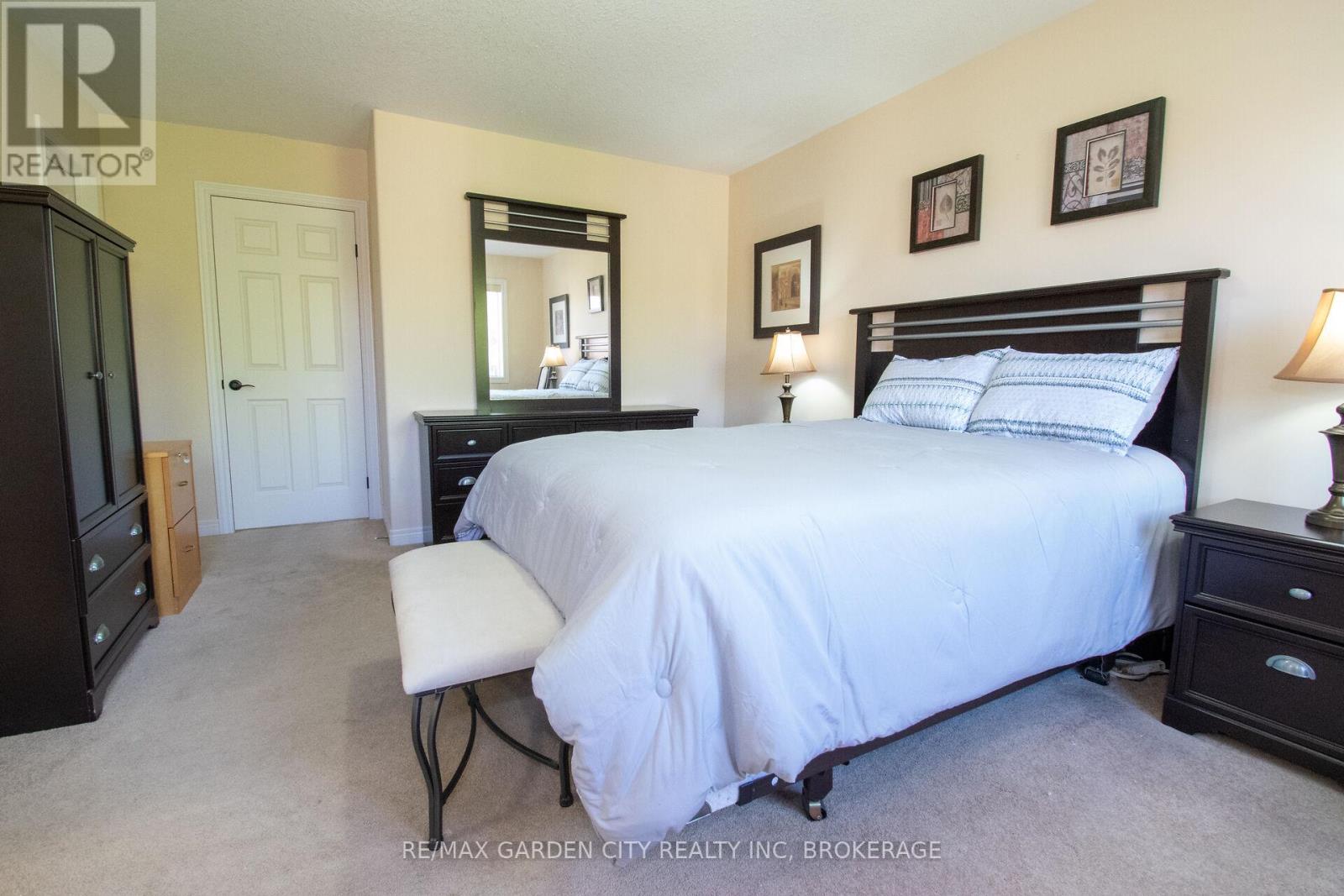 421 Queenston Street, St. Catharines (E. Chester), Ontario  L2P 2Y3 - Photo 25 - X12443698