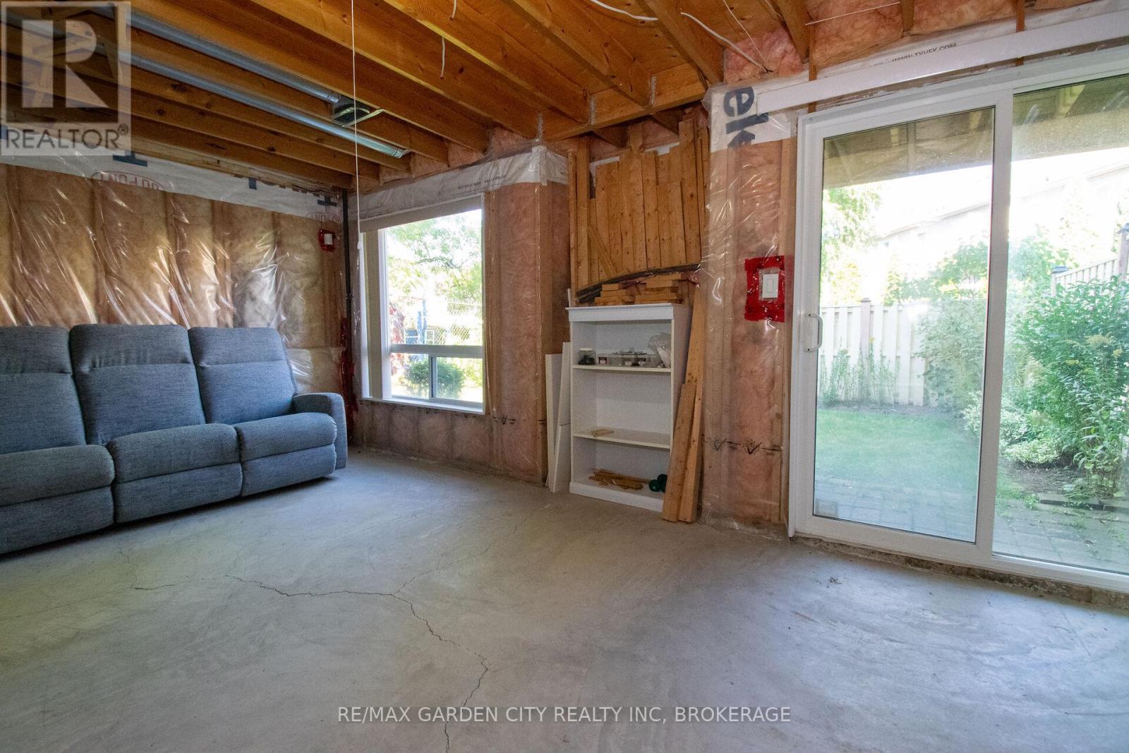 421 Queenston Street, St. Catharines (E. Chester), Ontario  L2P 2Y3 - Photo 35 - X12443698