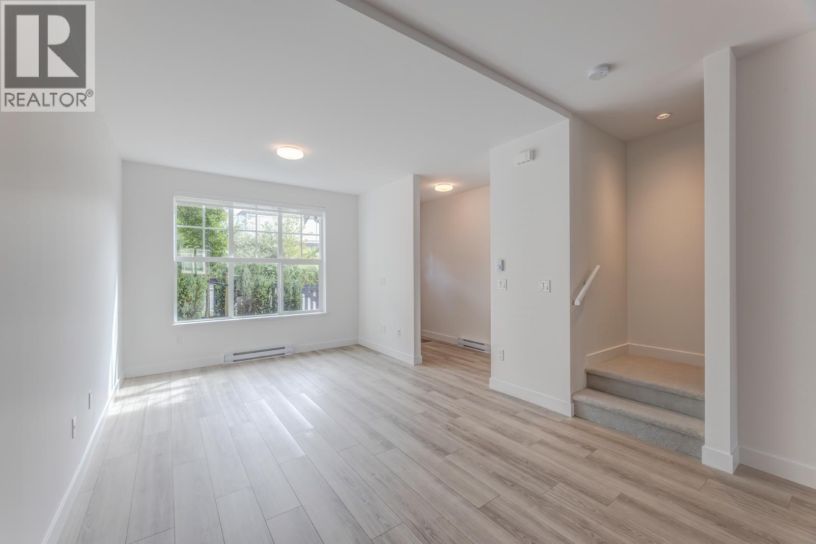 120 3421 Queenston Avenue, Coquitlam, British Columbia  V3E 0V9 - Photo 2 - R3055081