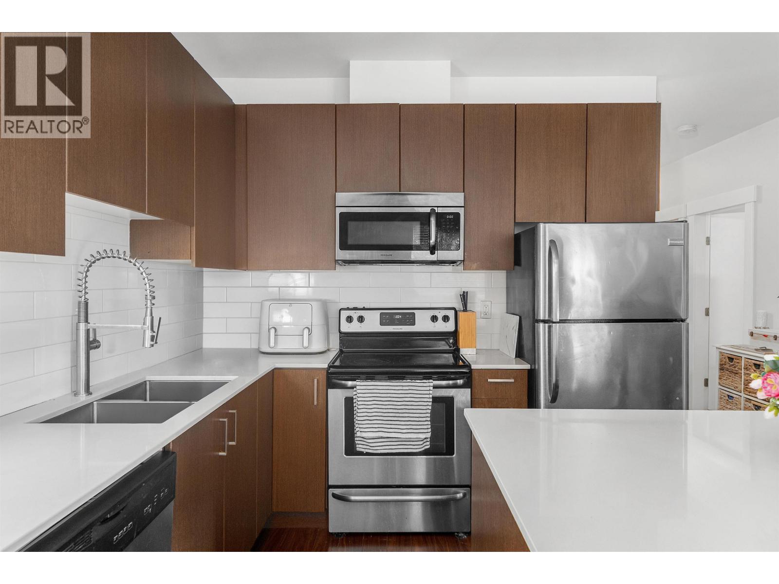 101 2351 Kelly Avenue, Port Coquitlam, British Columbia  V3C 0C6 - Photo 4 - R3055097