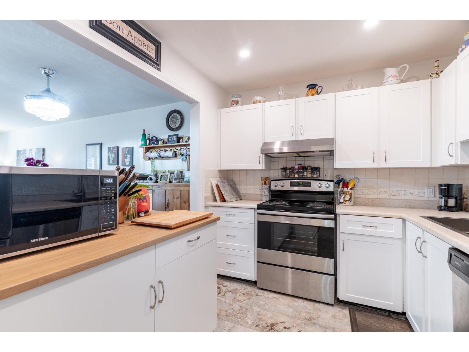 204 15130 Roper Avenue, White Rock, British Columbia  V4B 2E7 - Photo 5 - R3051647