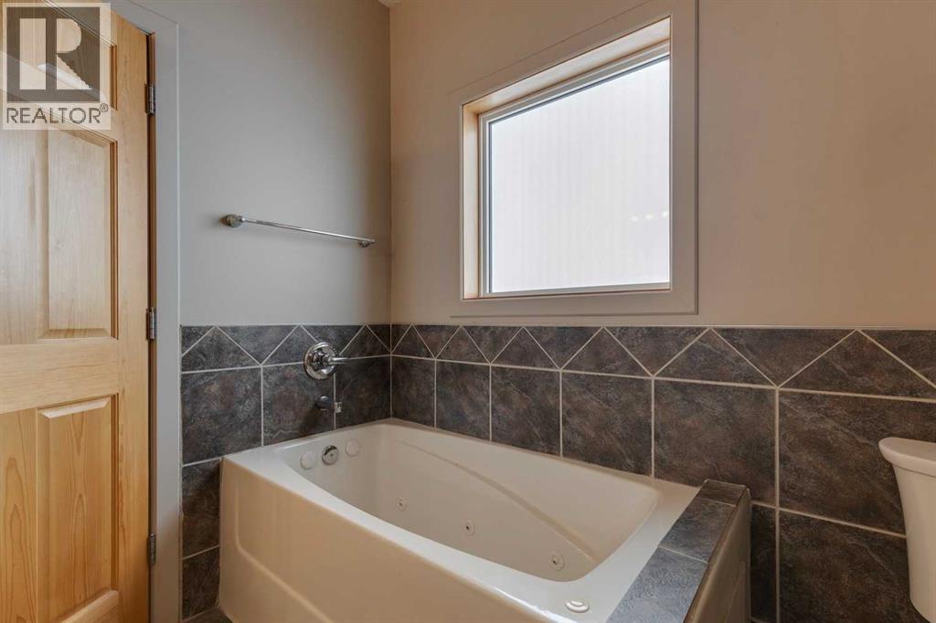 225 Bayside Place Sw, Airdrie, Alberta  T4B 2X4 - Photo 9 - A2255007