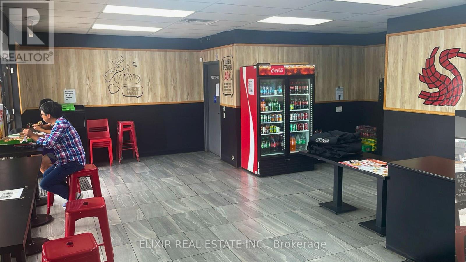 135 Richmond Street, Chatham-Kent (Chatham), Ontario  N7M 1P1 - Photo 2 - X12443487