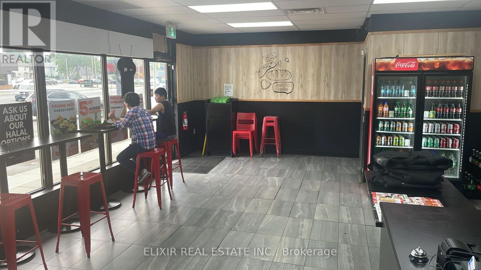 135 Richmond Street, Chatham-Kent (Chatham), Ontario  N7M 1P1 - Photo 3 - X12443487