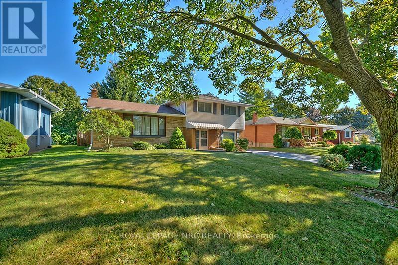 8 La Salle Drive, St. Catharines (Vine/linwell), Ontario  L2M 2E4 - Photo 1 - X12443703