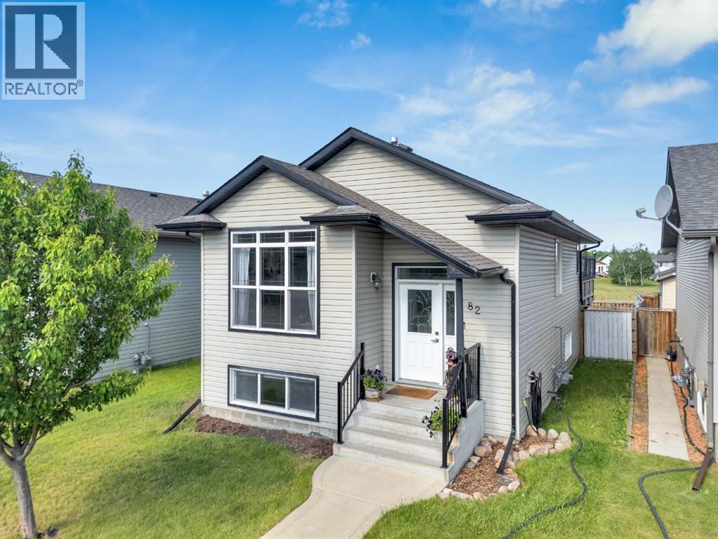 82 Hinshaw Drive W, Sylvan Lake, Alberta  T4S 2P1 - Photo 2 - A2262052