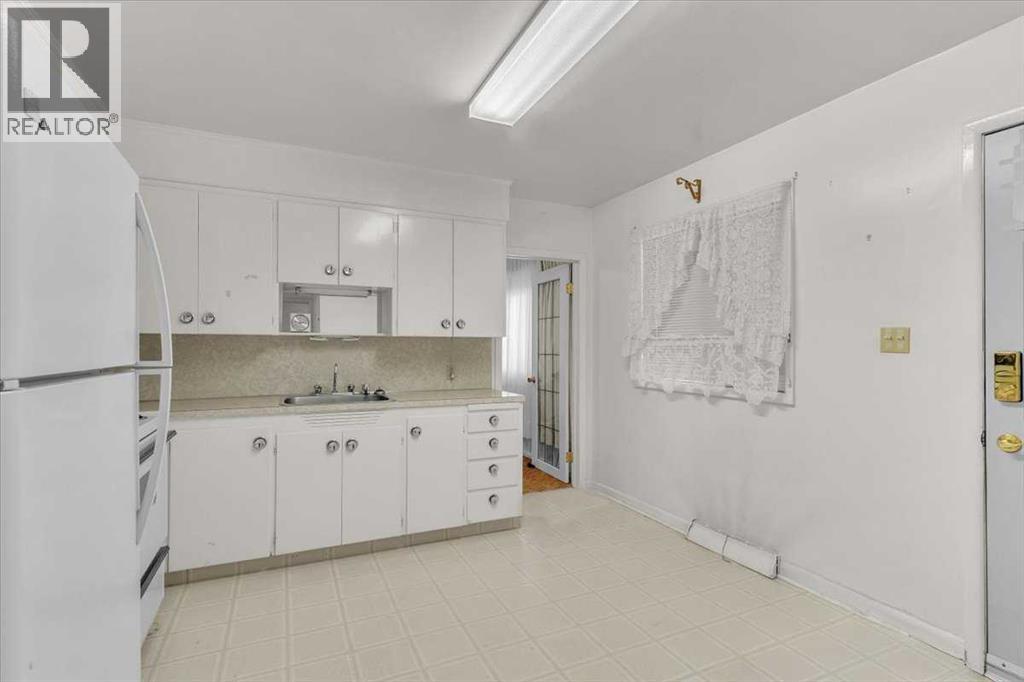 2619 37 Street Sw, Calgary, Alberta  T3E 3B2 - Photo 9 - A2241038