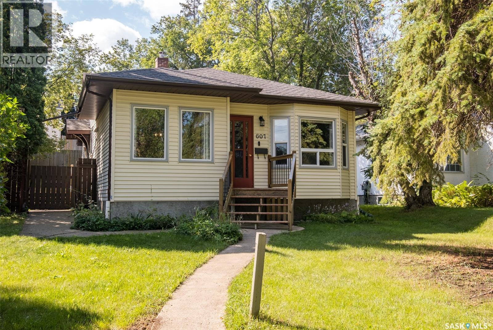 607 20th Street W, Prince Albert, Saskatchewan  S6V 4H4 - Photo 1 - SK020060