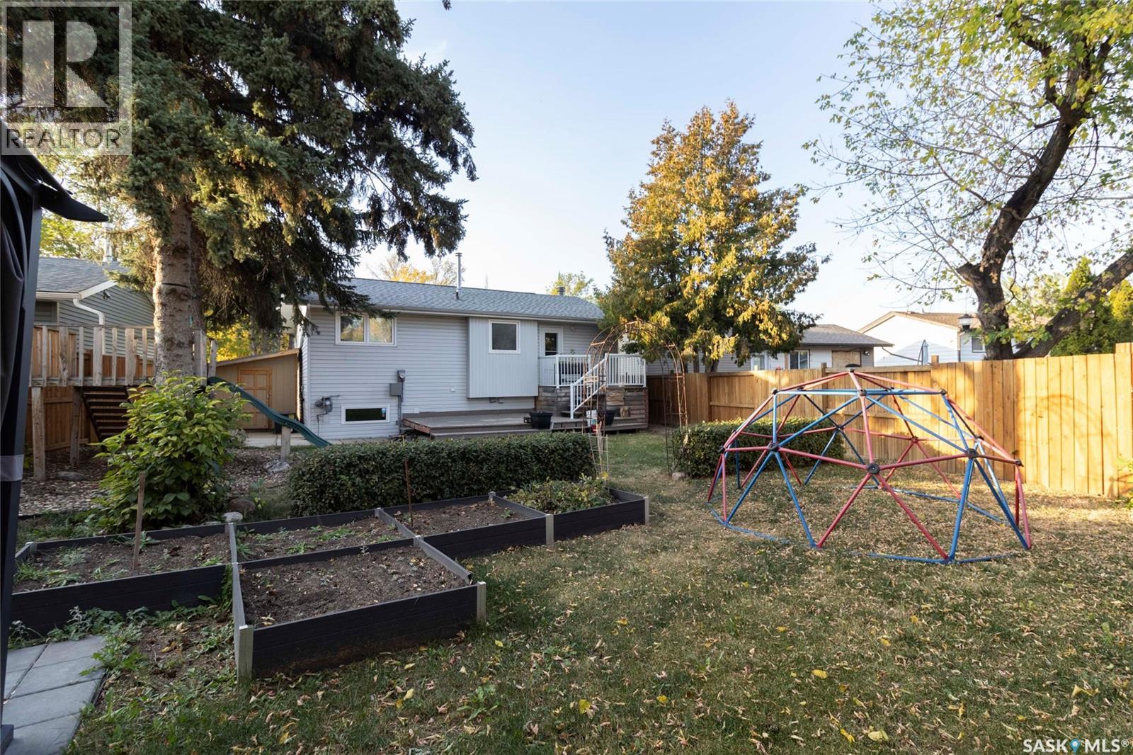 539 Priel Crescent, Saskatoon, Saskatchewan  S7M 4K8 - Photo 37 - SK020040