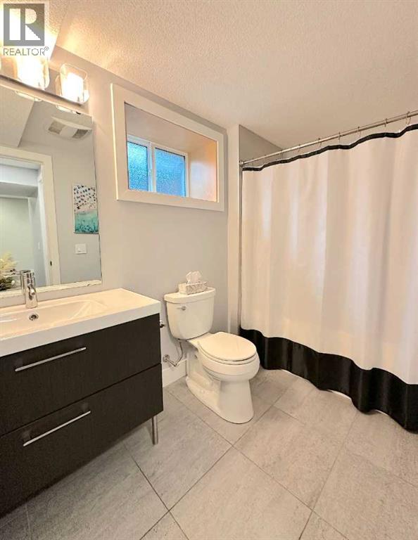 139 Wildwood Drive Sw, Calgary, Alberta  T3C 3C7 - Photo 34 - A2261636