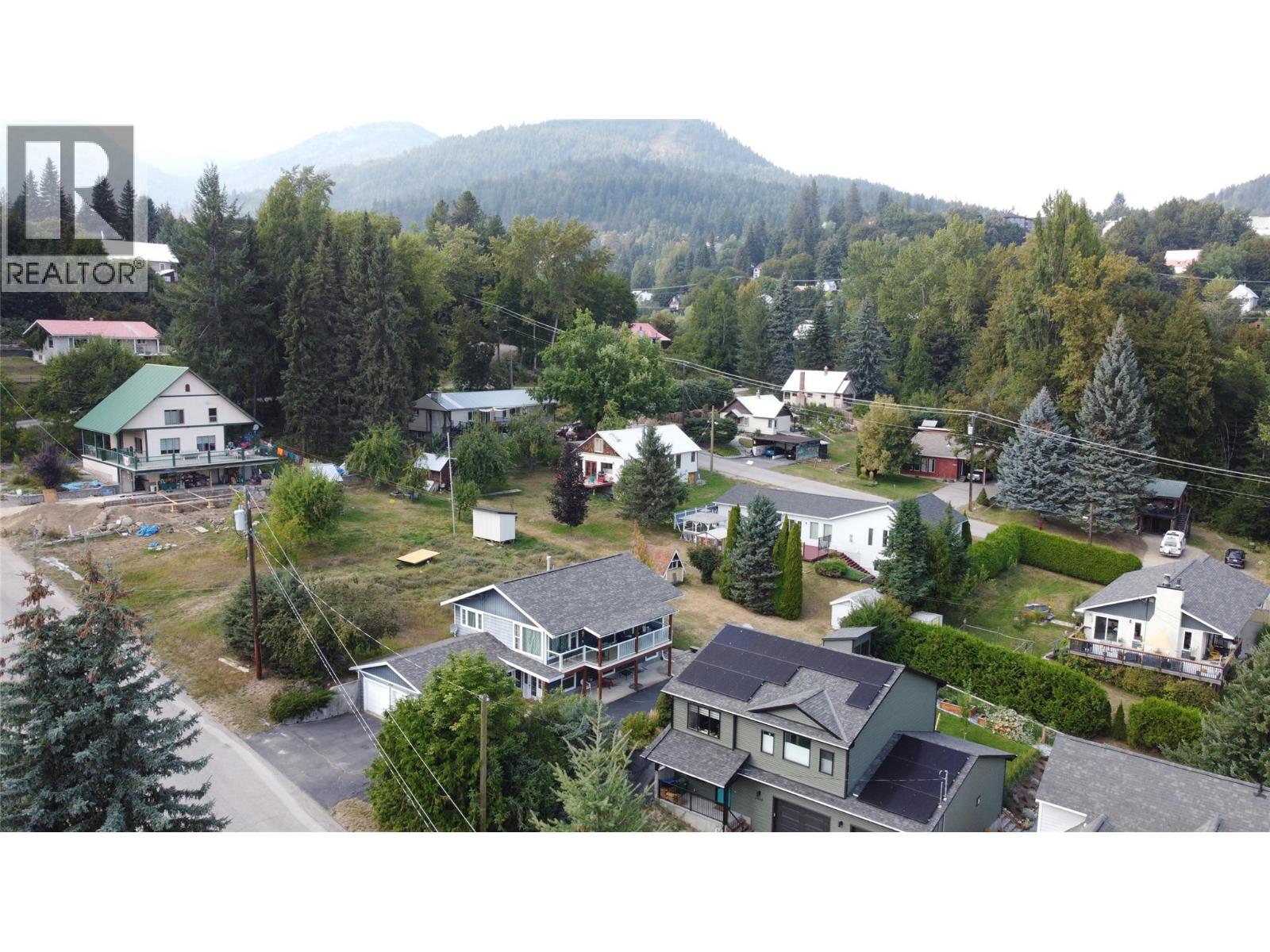 2061 Phoenix Avenue, Rossland, British Columbia  V0G 1Y0 - Photo 17 - 10362713