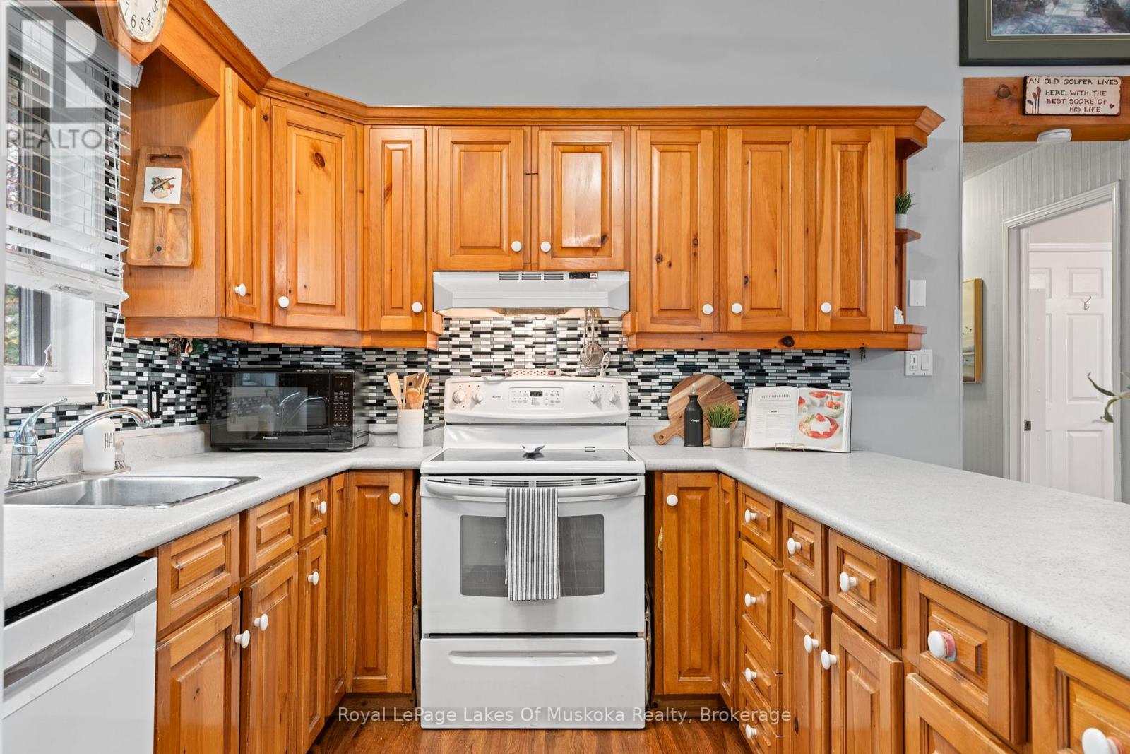 29 Ascott Lane, Huntsville, Ontario  P0B 1L0 - Photo 10 - X12443734