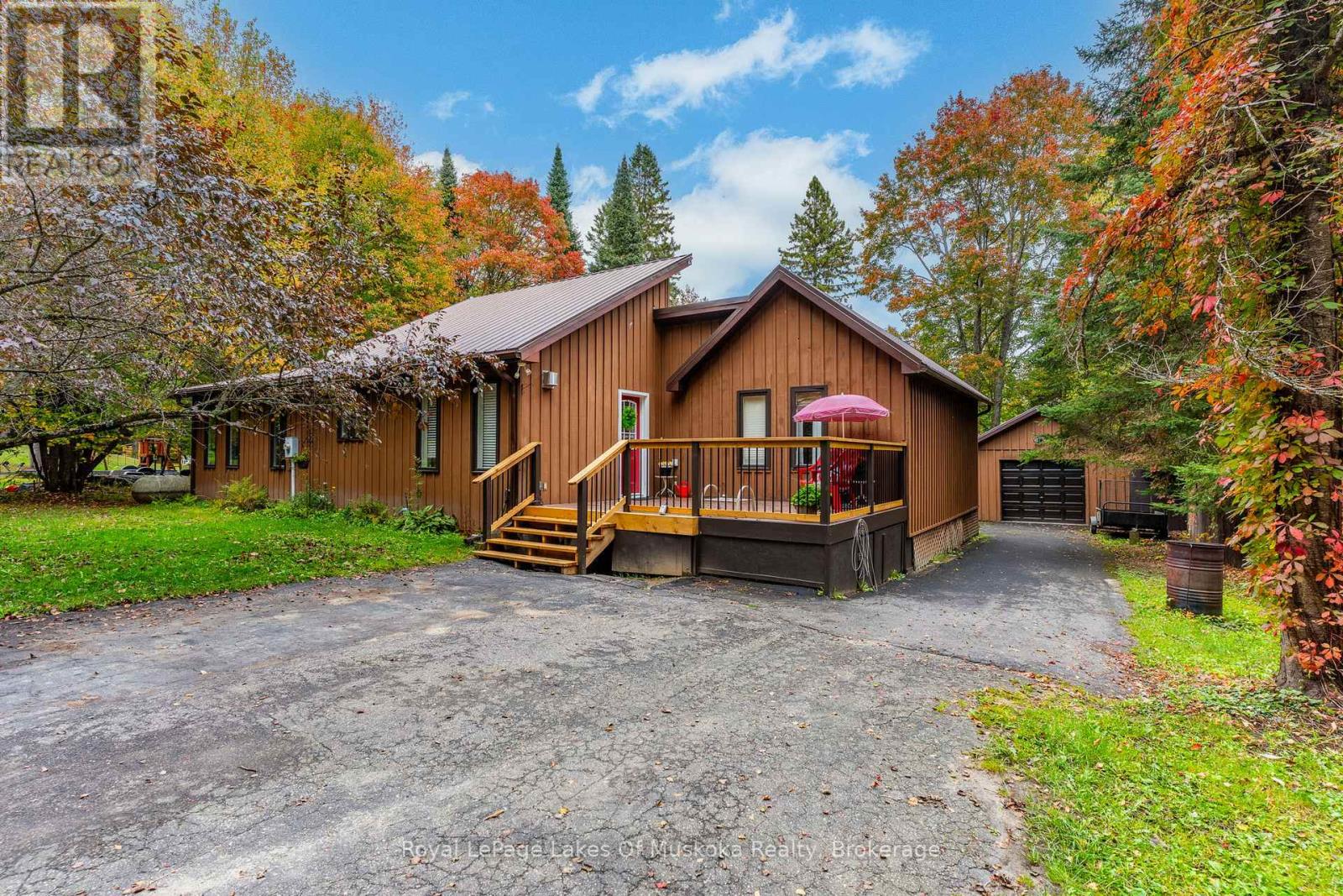 29 Ascott Lane, Huntsville, Ontario  P0B 1L0 - Photo 2 - X12443734