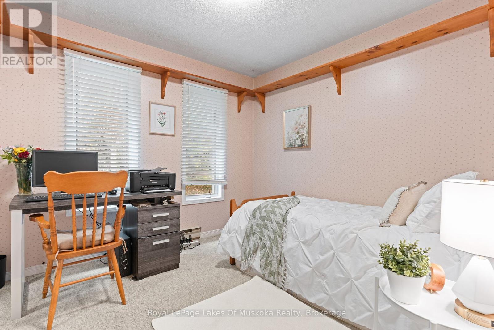 29 Ascott Lane, Huntsville, Ontario  P0B 1L0 - Photo 25 - X12443734