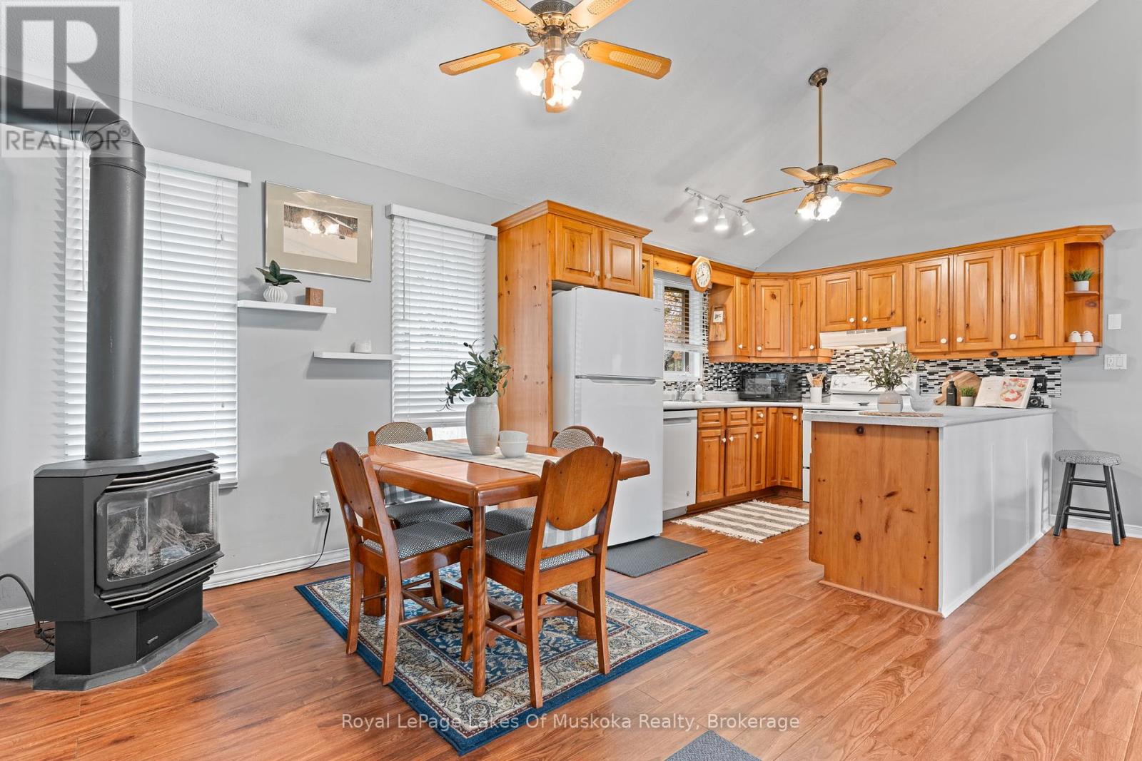 29 Ascott Lane, Huntsville, Ontario  P0B 1L0 - Photo 8 - X12443734